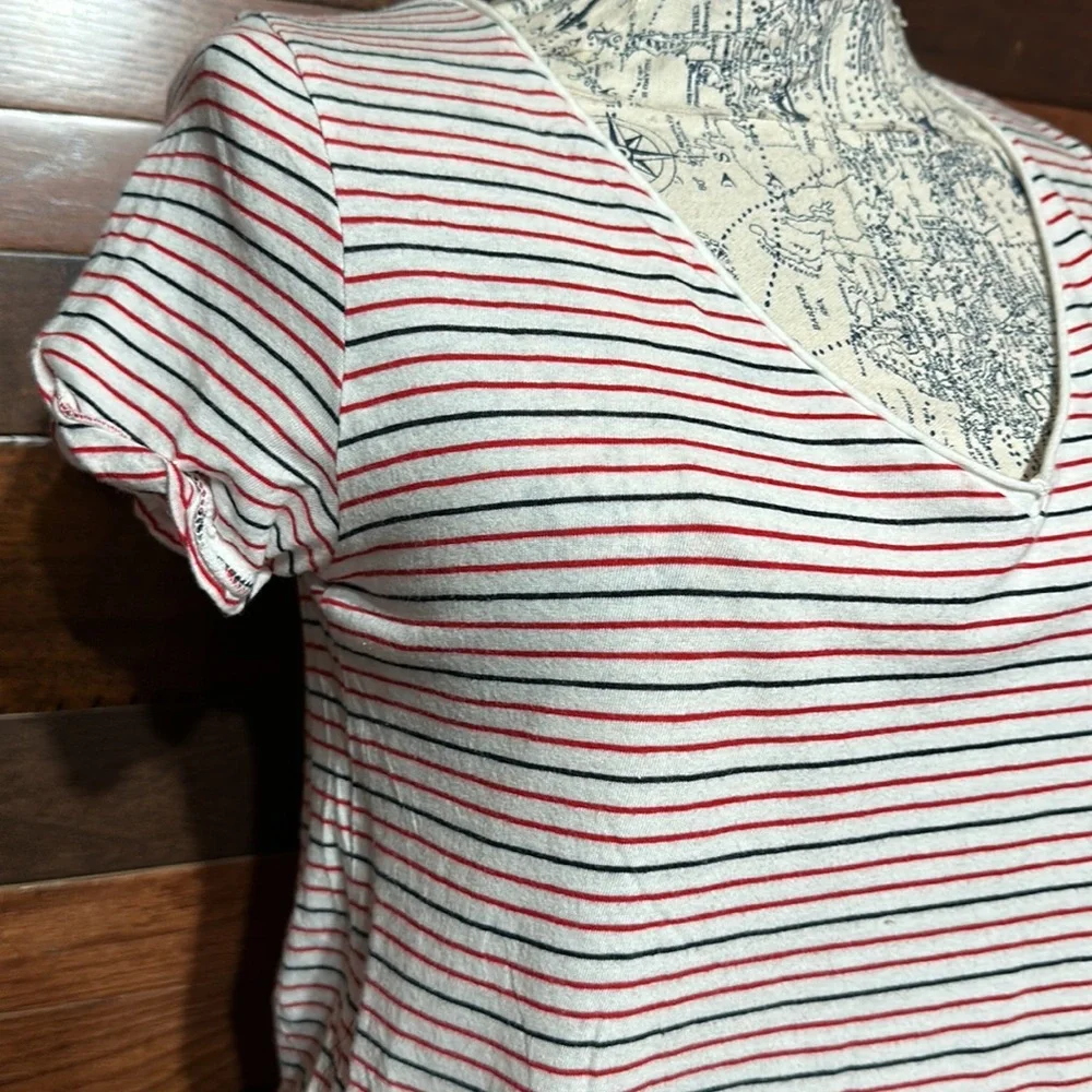 Aeropostale V Neck Short Sleeve Red and Black Striped Tee Shirt - Picture 2 of 9
